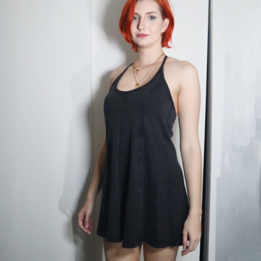 3 for 25! 🌻BDG (Urban Outfitters) - Jamie T-back Swing Mini Dress🌻 - Picture 2 of 9